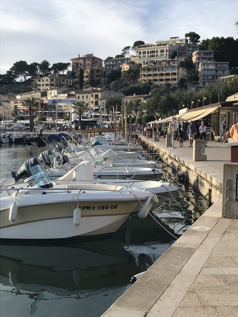 Port de Soller i solsken