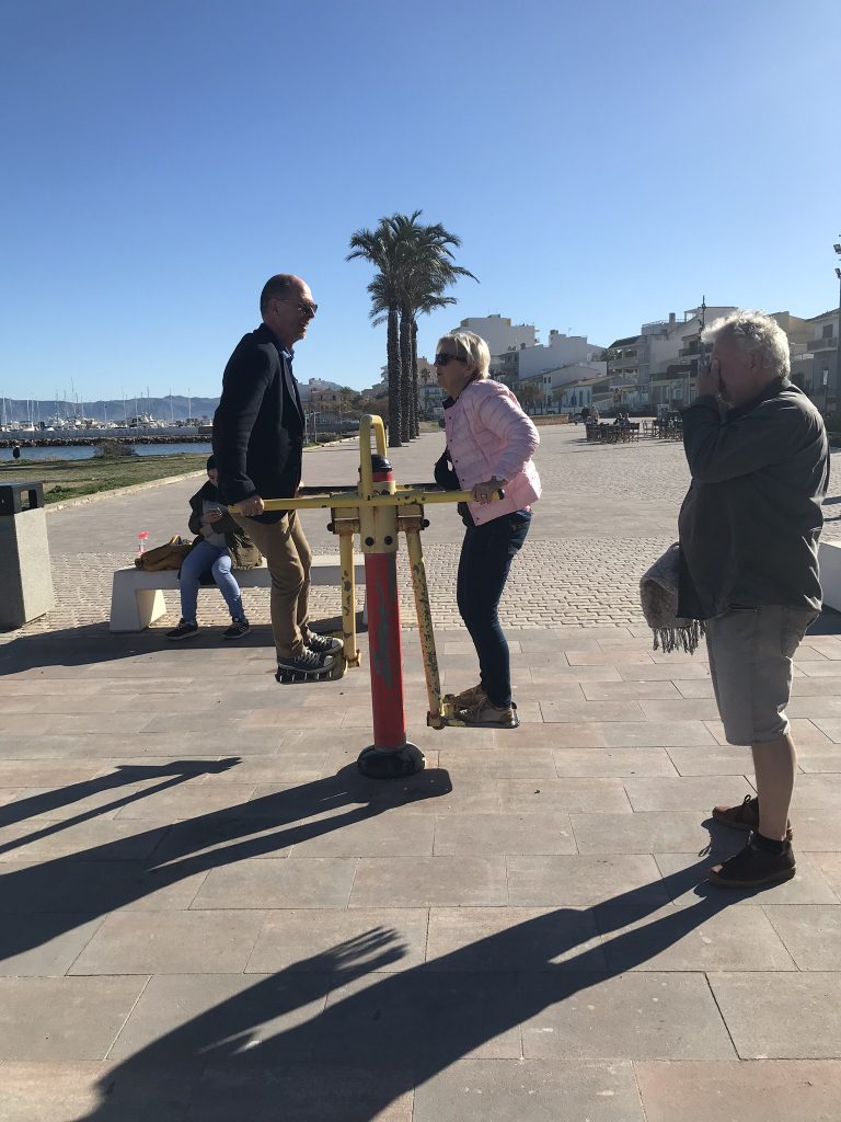 Vinterlek på stranden